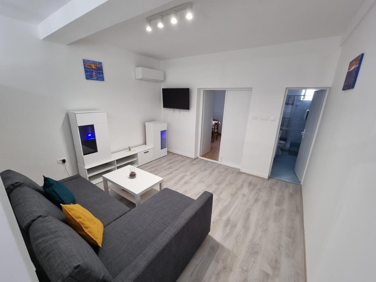 Retreat Apartments With Free Parking بولا المظهر الخارجي الصورة